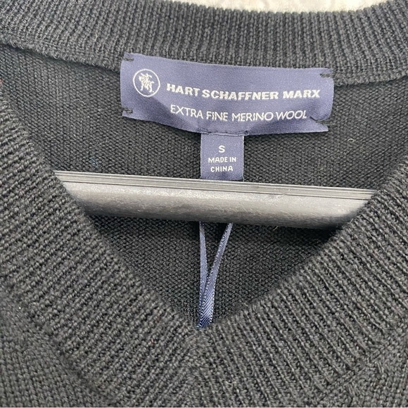 Hart Schaffner Marx Size Small Black Fine Merino Wool V-Neck Pullover Sweater - Picture 5 of 5